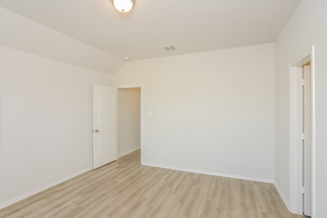 Building Photo - Somerset Trails - 3743 Somers Crest, San A...