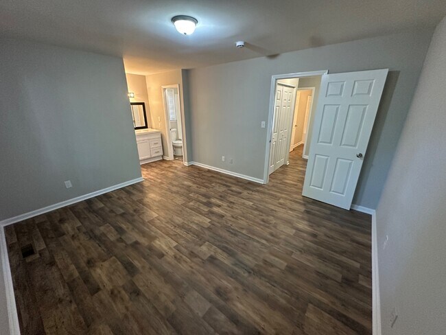 Building Photo - 5529 Continental Way