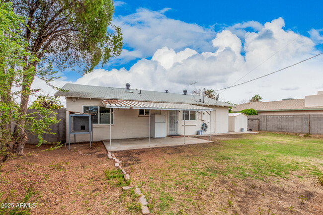 Building Photo - 1118 E Marlette Ave