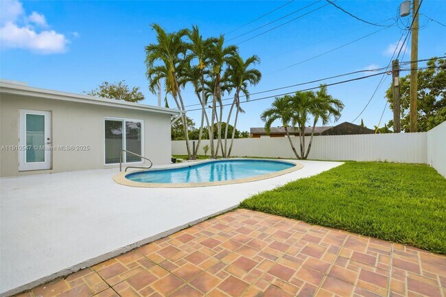 Building Photo - 5250 SW 96th Ave