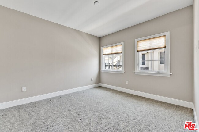 Building Photo - 413 California St