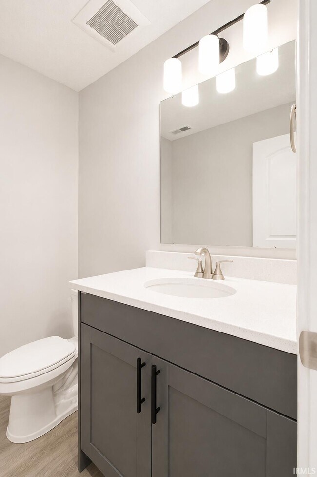 Building Photo - 3563 Canal Square Dr