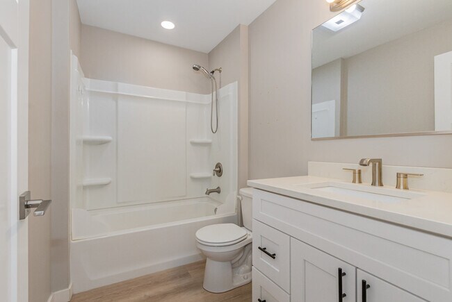 Building Photo - 15824 S Collins Dr