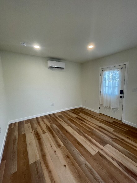 Building Photo - 942 Ruby Dr