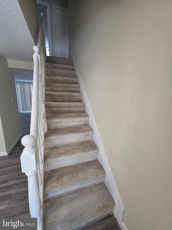 Building Photo - 1835 Village Green Dr