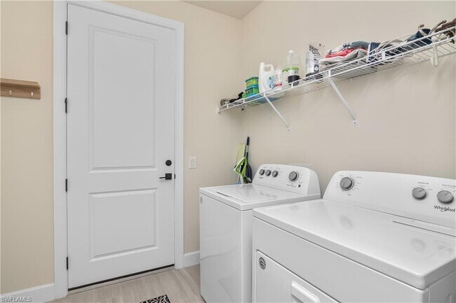 Building Photo - 17462 Elkgrove Ln