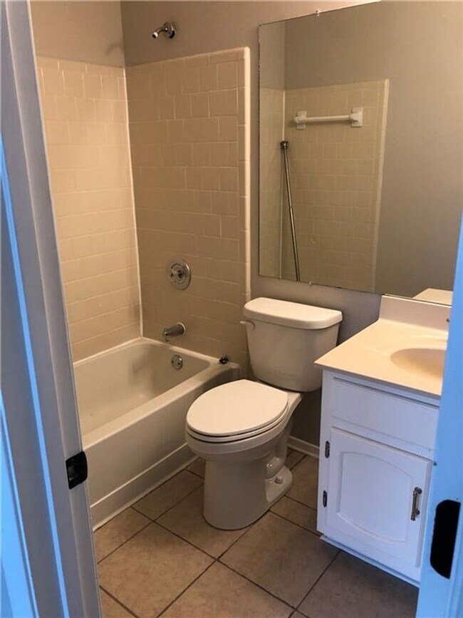 Building Photo - 2 Bed/2.5 Bath townhome - great Doraville ...