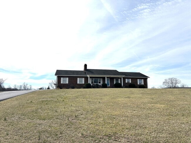 Building Photo - Peaceful Country Living