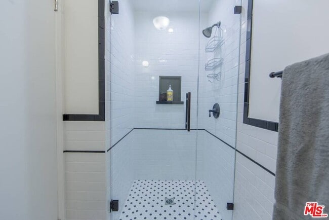 Building Photo - 2422 Abbot Kinney Blvd