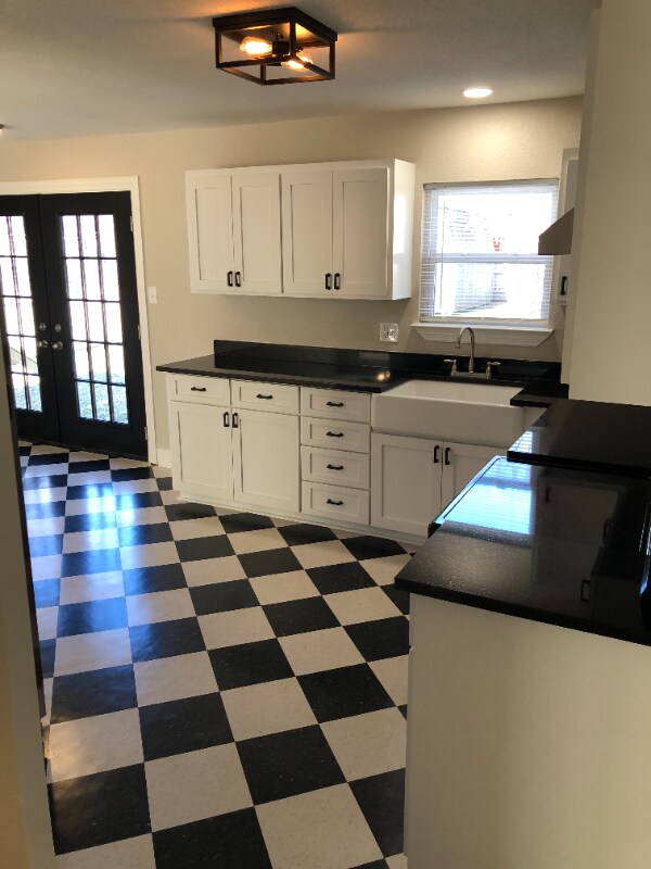 Building Photo - 1006 Bales St