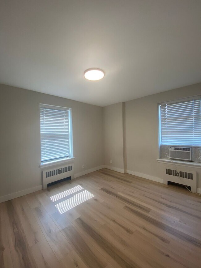 Building Photo - Beautiful 3Bed/1Bath in the Grove