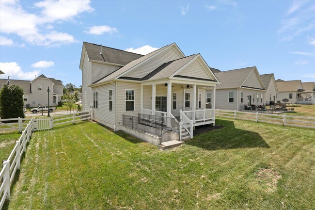 Building Photo - 10242 Spring Iris Dr