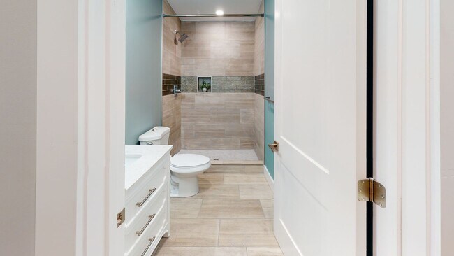 Building Photo - $1499 per Bedroom | 6BR/6BA Off Campus Hou...