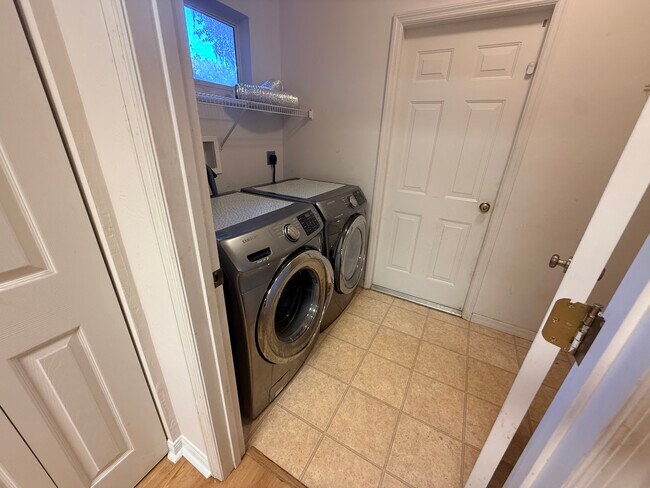 Building Photo - 1804 SW 65th Dr