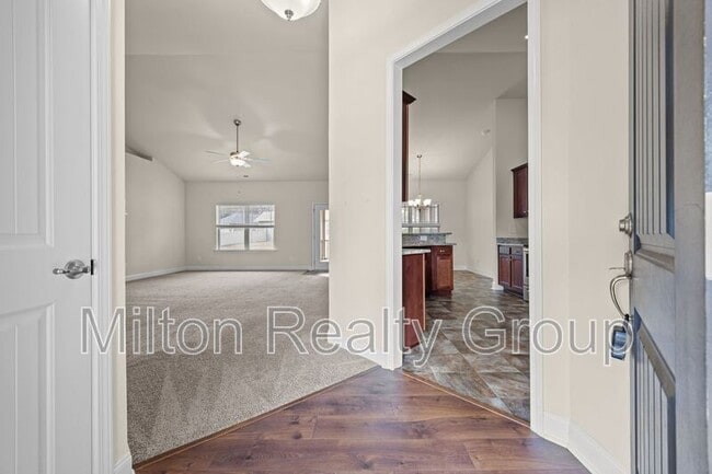 Building Photo - 178 Woodwater Cir