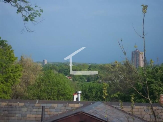 Building Photo - Single-Family House, High-End Appliances, Garage Parking, Central Heat/AC