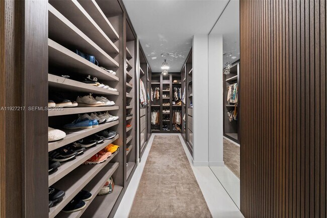 Building Photo - 300 Biscayne Blvd Way