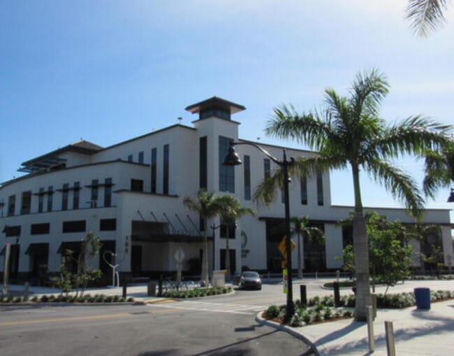 Building Photo - 306 E Ocean Ave