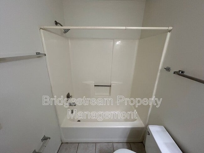 Building Photo - 1181 Redbluff Dr