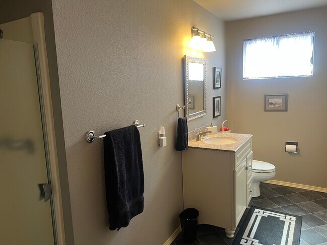 Building Photo - 6bd/3ba Bellevue House