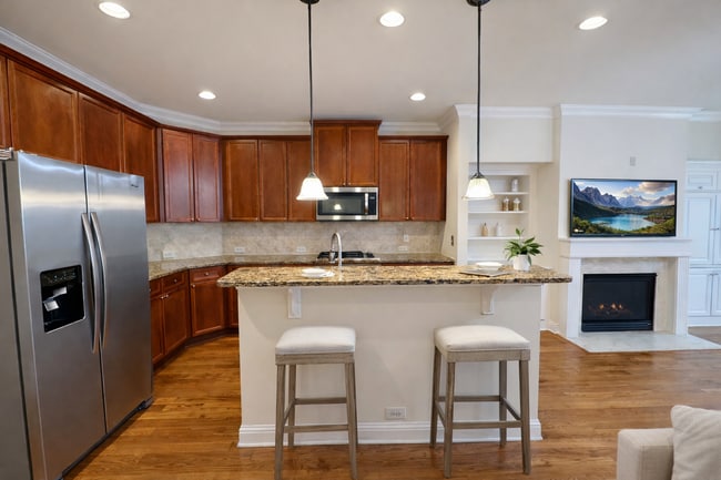 Building Photo - Gated Johns Creek End-Unit Townhome | 3BR / 3.5BA | Minutes to Avalon & GA-400