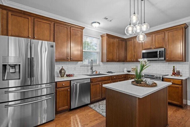 Building Photo - 552 Stobhill Ln