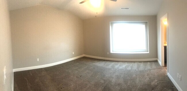 Building Photo - 2520 Blackhawk Dr