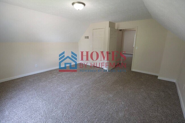 Building Photo - Two Bedroom House | Updated w/ Appliances