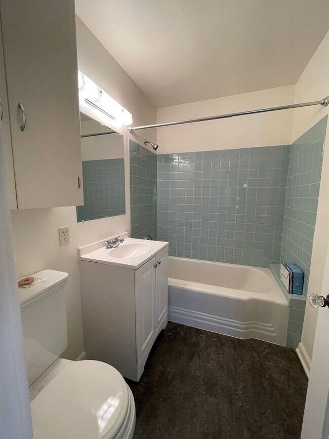 Building Photo - 5012 N Yale St