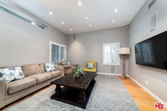 Building Photo - 1358 Holmby Ave