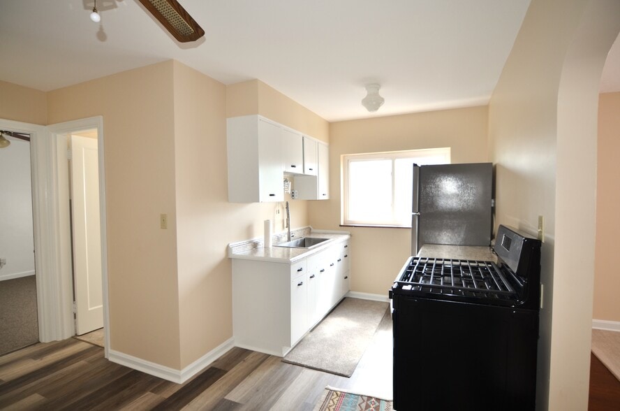 Building Photo - 221 Bank Ave