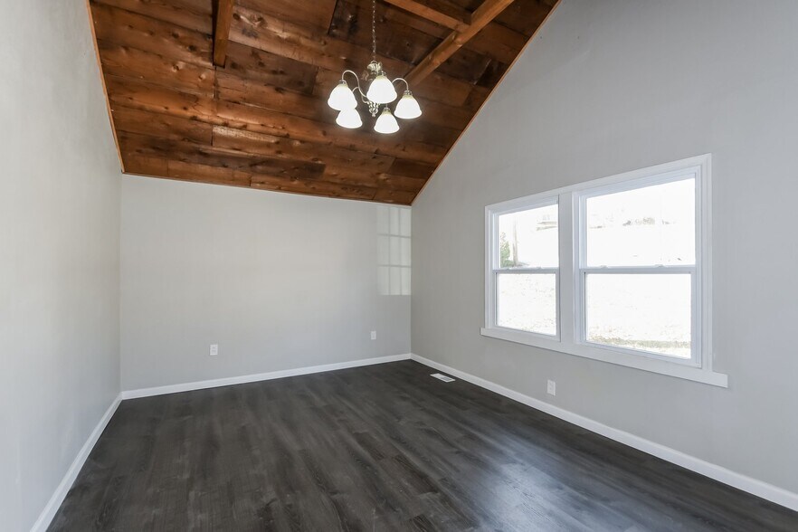 Building Photo - 3402 Longview Dr