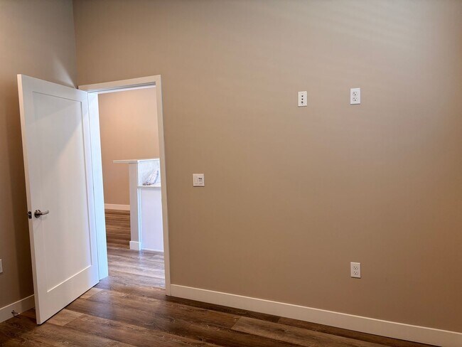 Building Photo - 2 Bed 2 Bath for Rent in Escondido