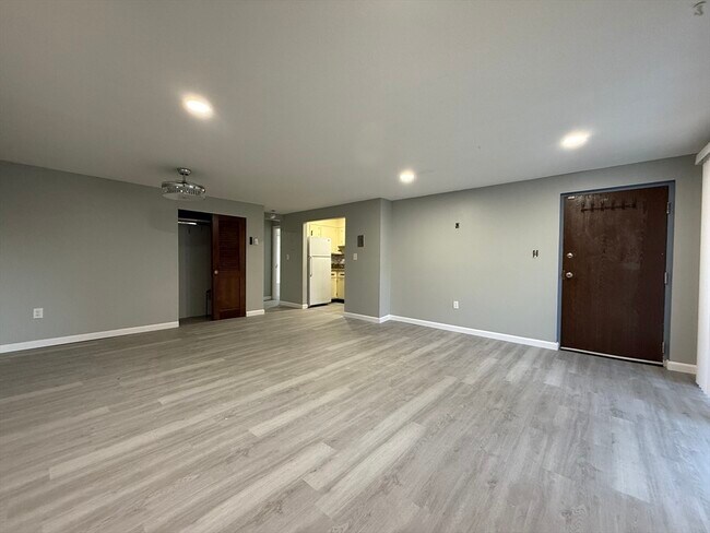 Building Photo - 1186 Worcester Rd