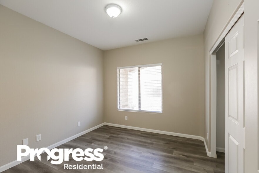 Building Photo - 514 W Mountain View Dr