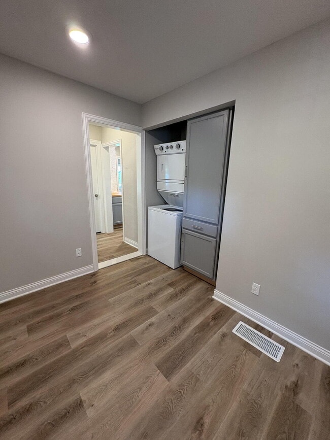 Building Photo - 3 bed, 2 bath House for Rent!
