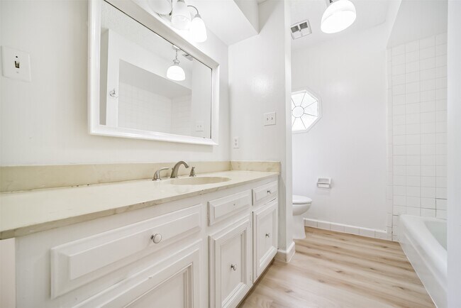 Building Photo - 15738 Fleetwood Oaks Dr