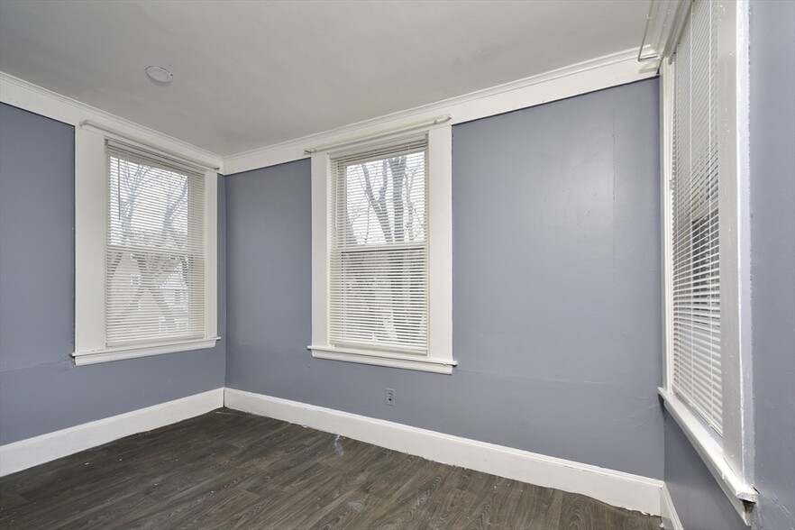 Building Photo - 48 Monadnock St