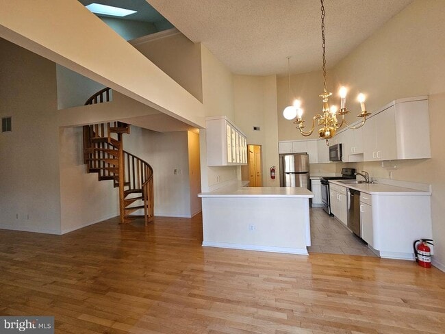 Building Photo - 409 Talon Ct