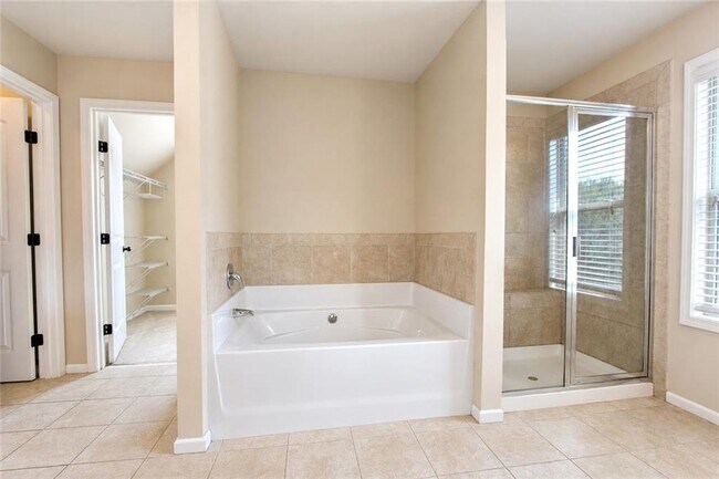 Building Photo - 5817 Park Point