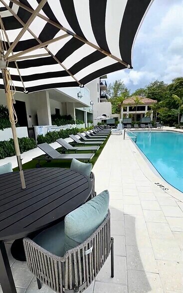 Building Photo - 2596 NE 182nd Ter