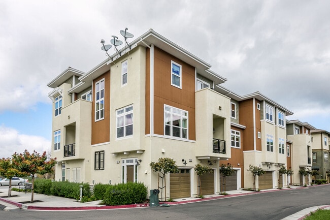 Building Photo - 460 E 28th Ave