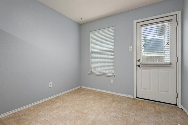 Building Photo - 1614 Wooded Acres Dr