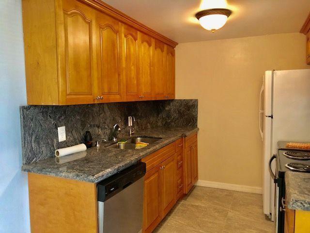 Building Photo - 1067 Cornwall D