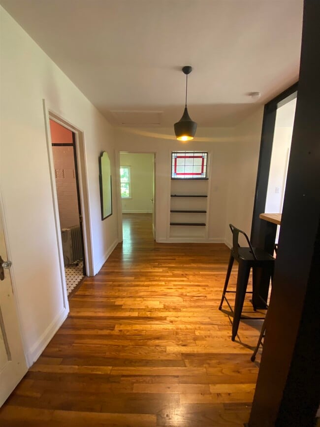 Building Photo - 1018 Central St