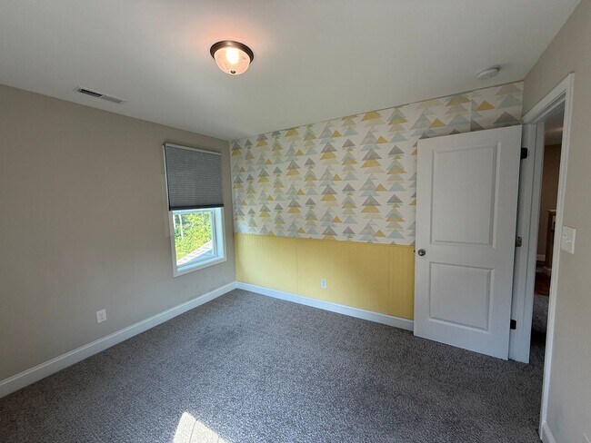 Building Photo - Stunning 4 Bed, 2.5 Bath Home in Cameron