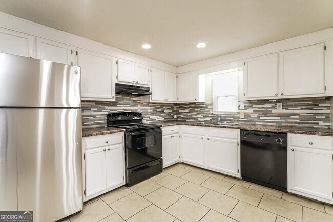 Building Photo - 3075 Flowers Dr