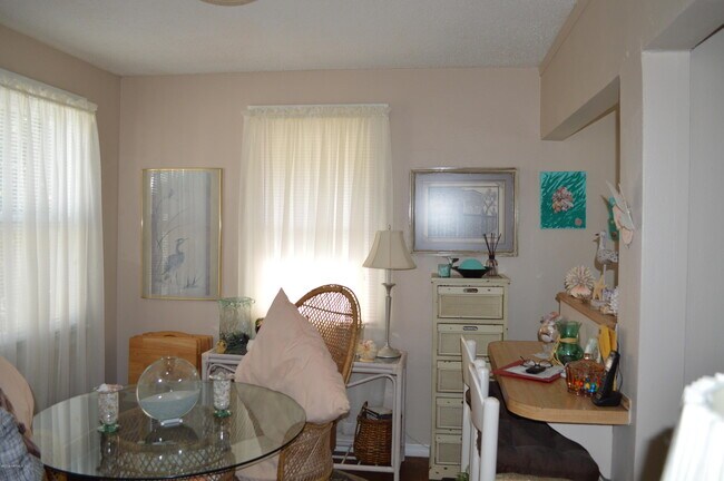 Building Photo - 186 11th St N