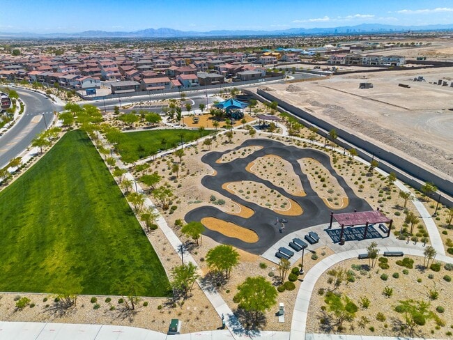 Building Photo - MULTI-GENERATIONAL New Build Home with En Suite In Skye Canyon!