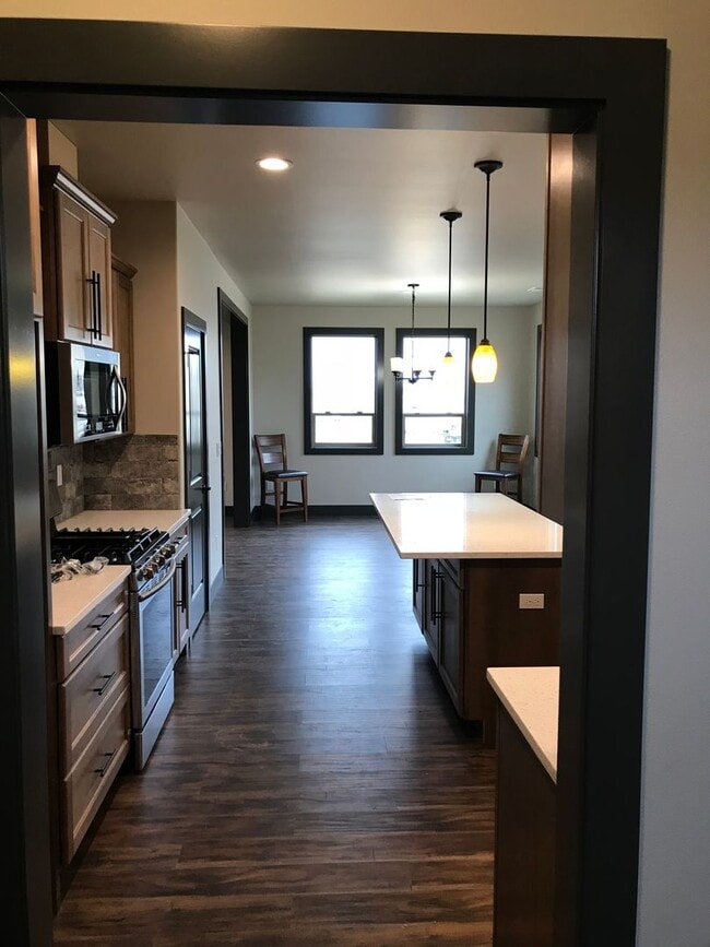 Building Photo - Amazing 4-bedroom home in White Bluffs!